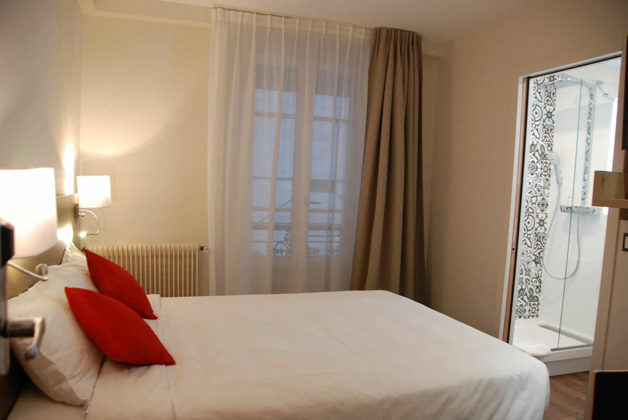Courcelles Mederic Hotel