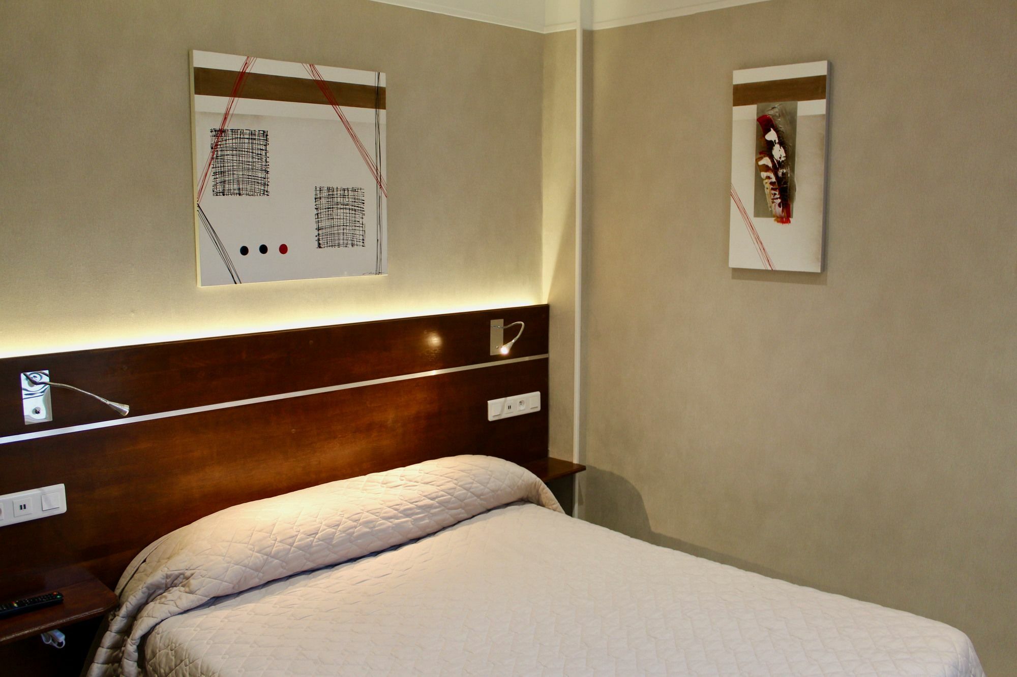 Des Pyrénées Hotel 3*