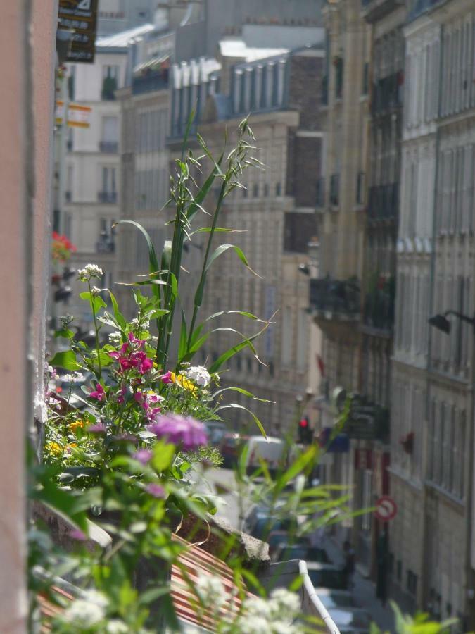 Les Toits De *