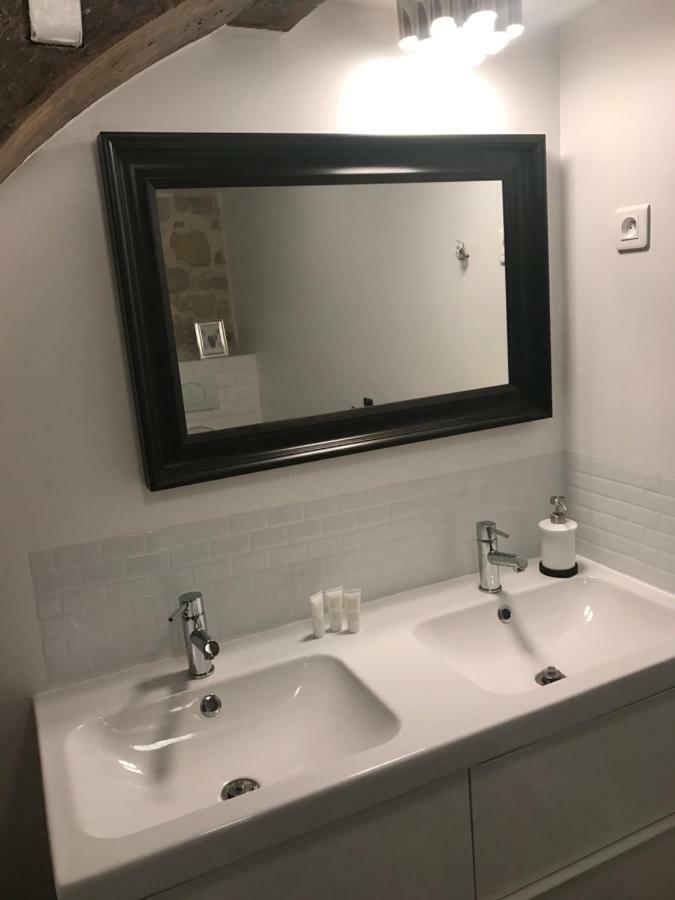 Superb Tiny House In Heart Of 1st! * Paris