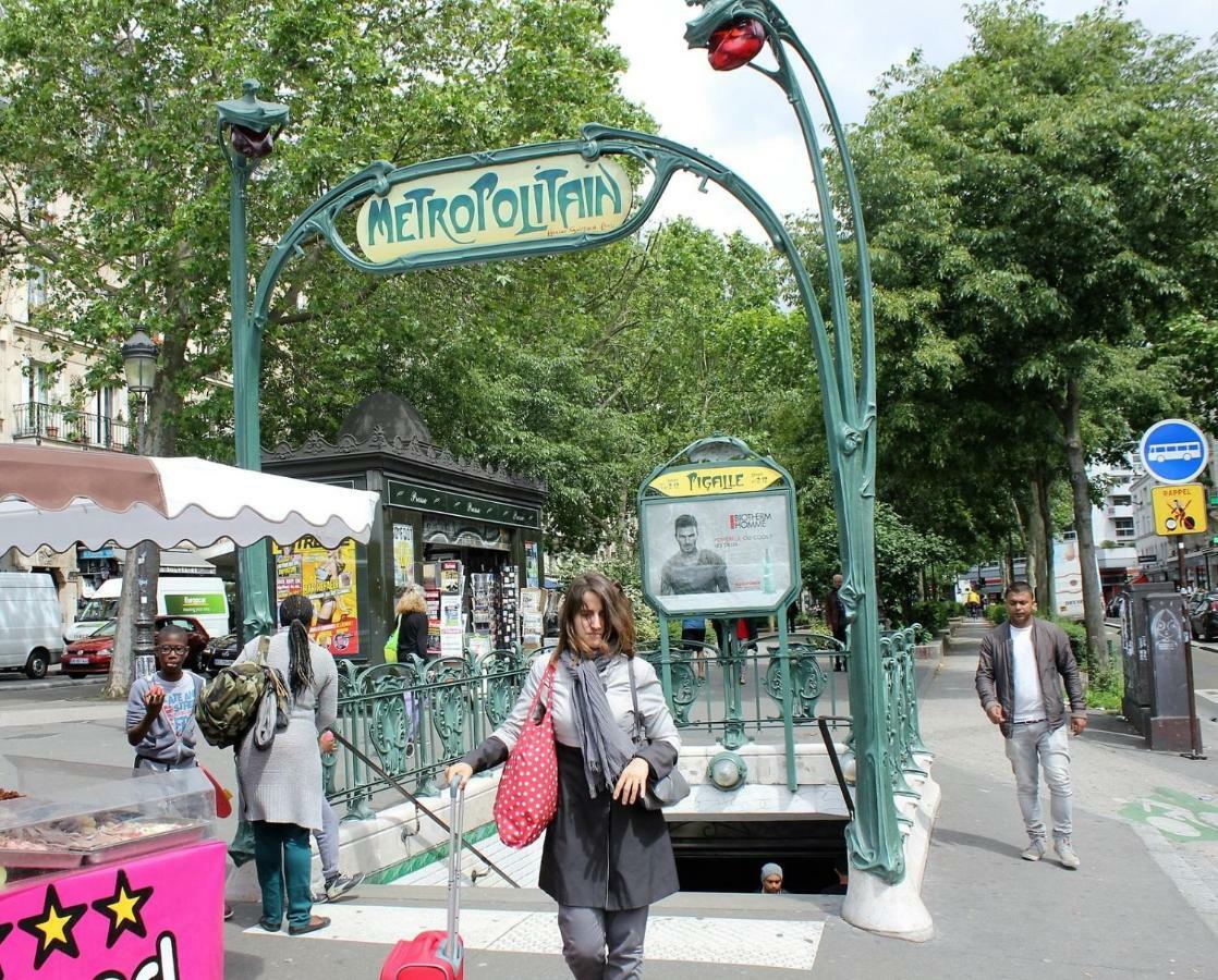 Métro Pigalle,garçonnière 25 M2, 3 Per, Cabarets Théâtres,restaurants,tout Confort Paris