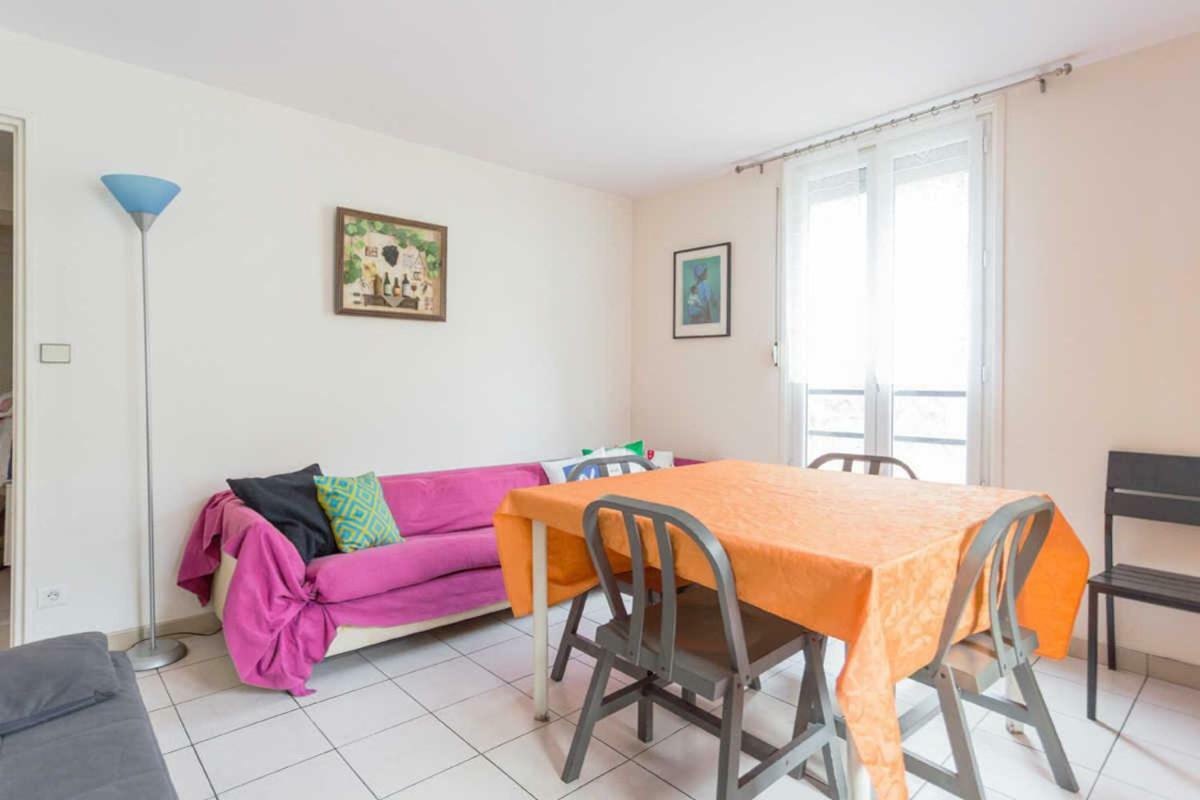 2 Pieces Calme Et Central, 10eme Apartment *