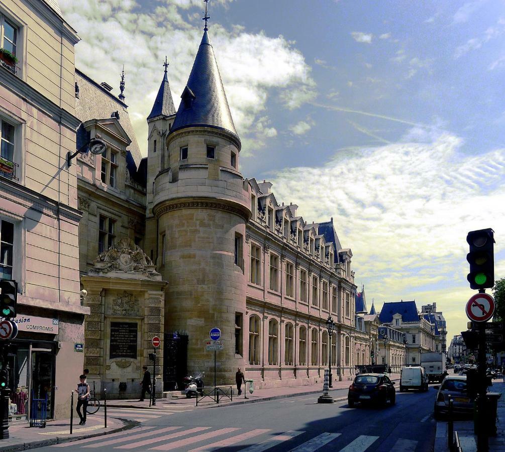 Architect's Triplex - Marais Apartment