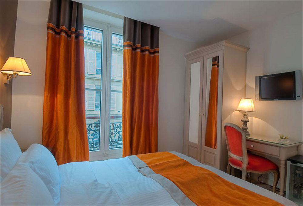 Cluny Square Hotel 3*