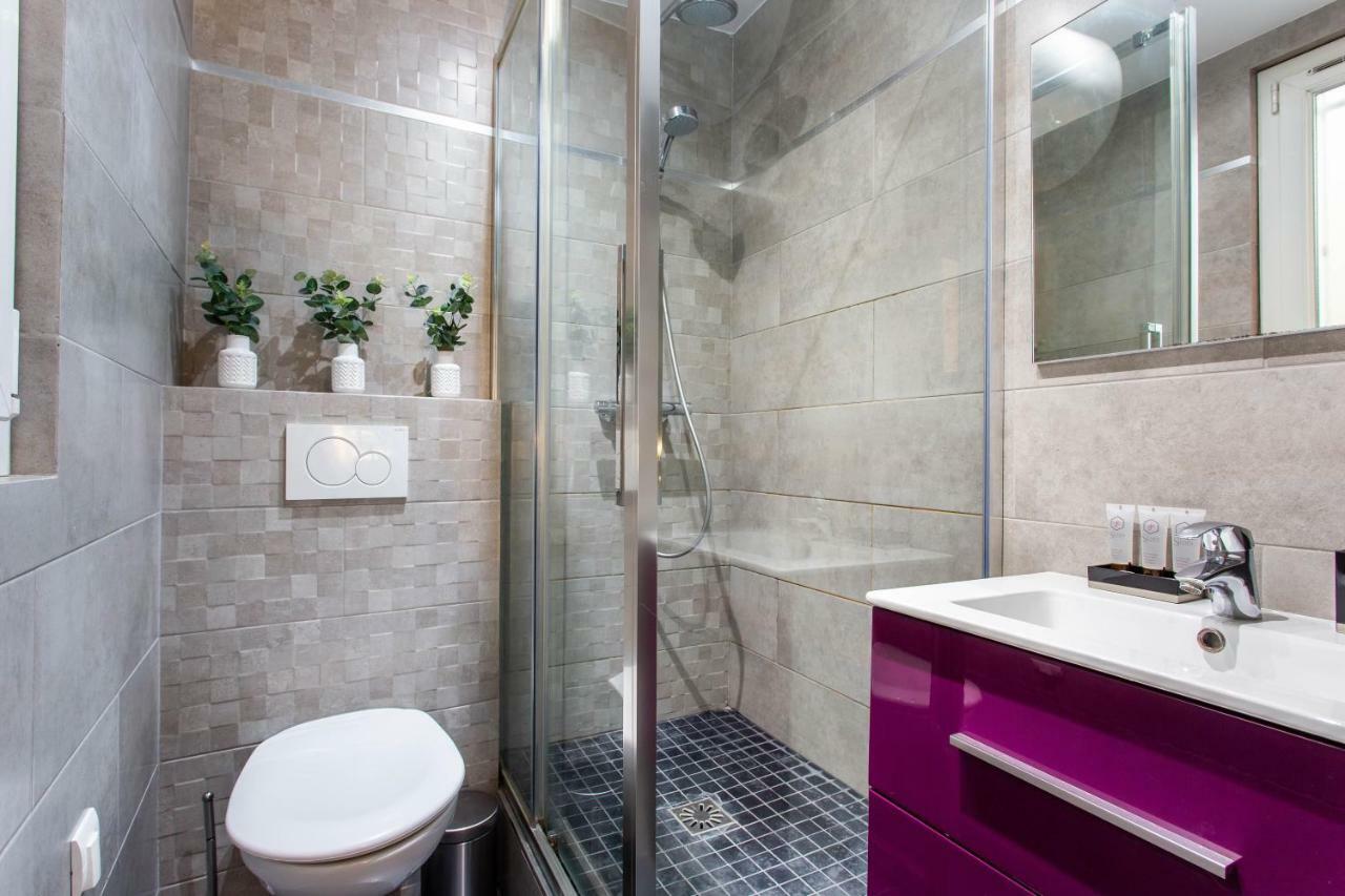 Cmg Montmartre/ Trois Freres * Paris