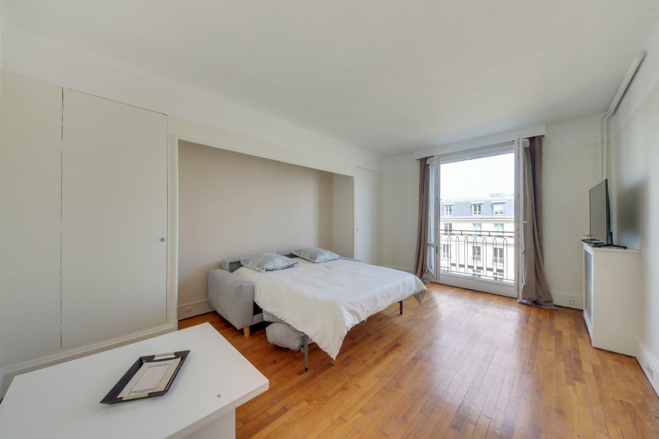 Elux Apartment Paris