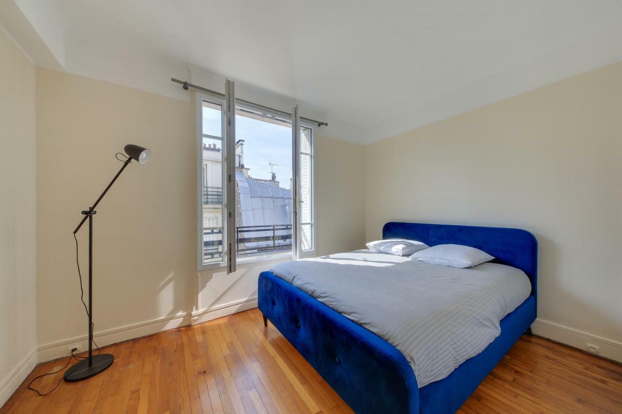 Apartment Elux Paris