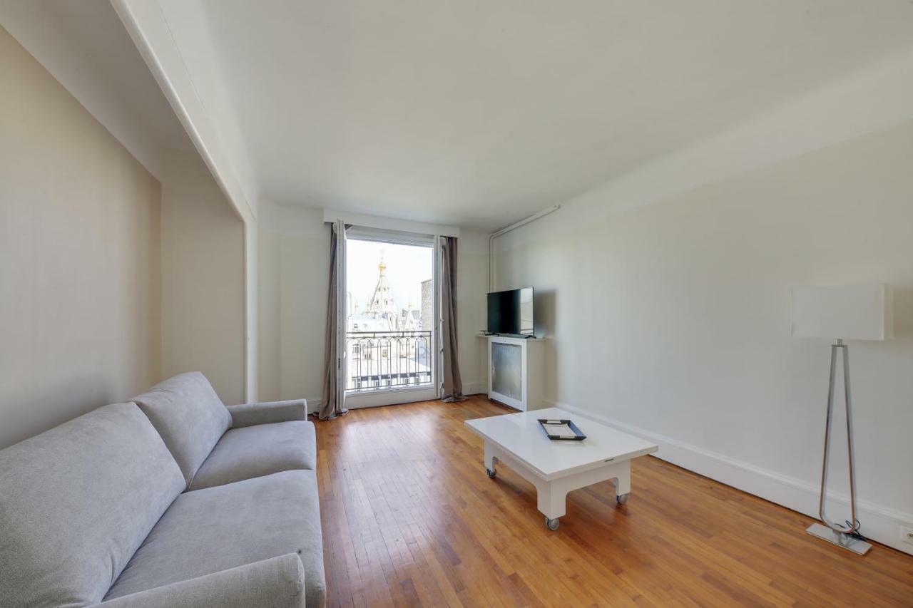Elux Apartment Paris