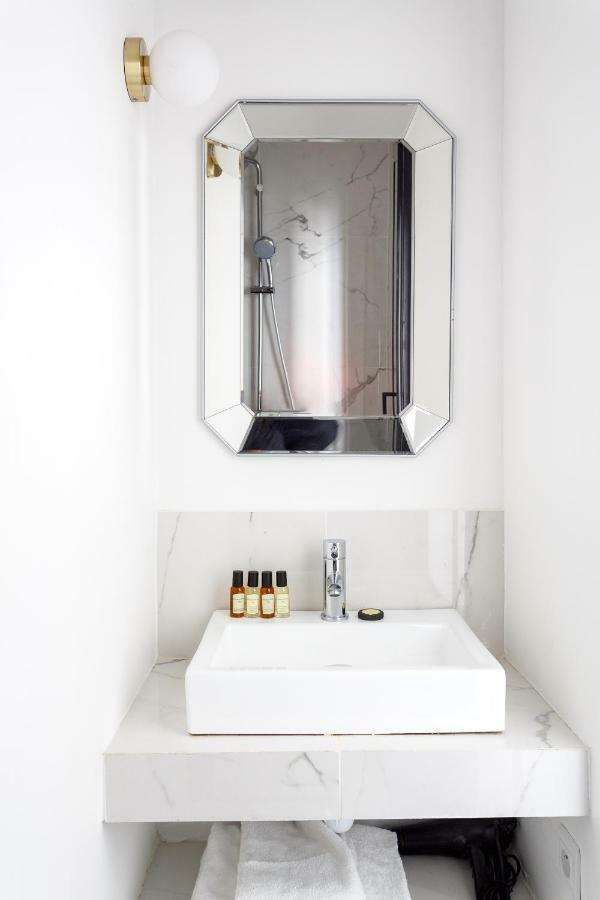 Apartment Habitat Parisien - Ponthieu Champs Elysees *