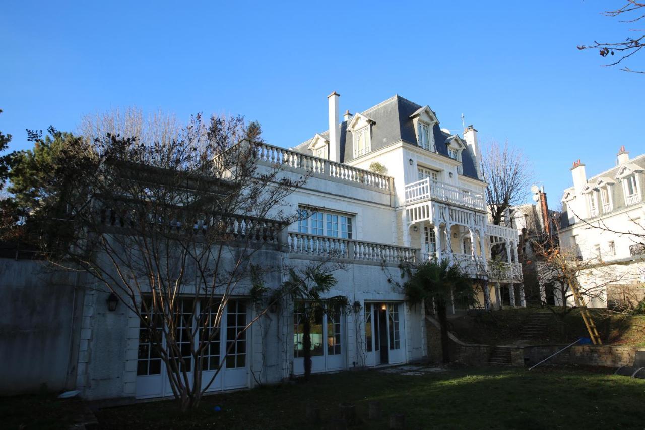 Ananda Huo Paris