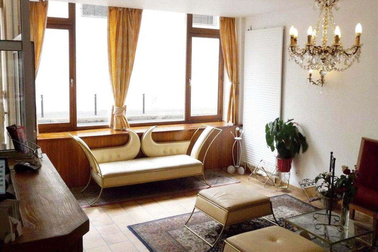 Roi Rene Hotel