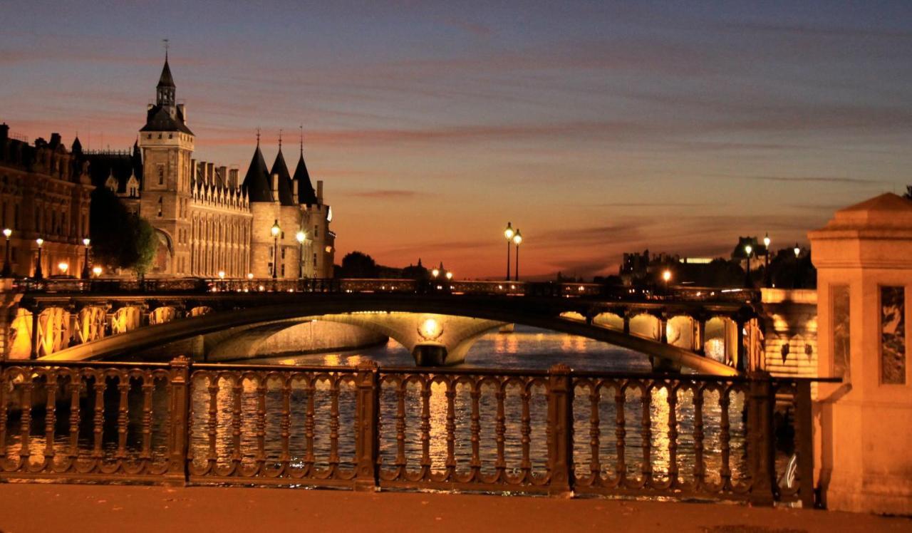 Chateau 41 * Paris