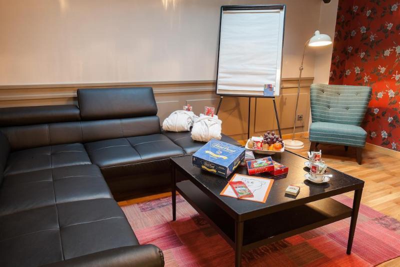 Hotel Le Robinet D'or Canal Saint Martin Paris