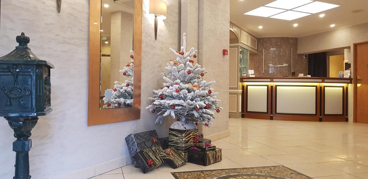 Hotel Champerret Elysees 3*