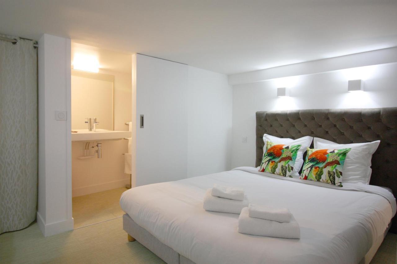 Centre - At Apartment *
