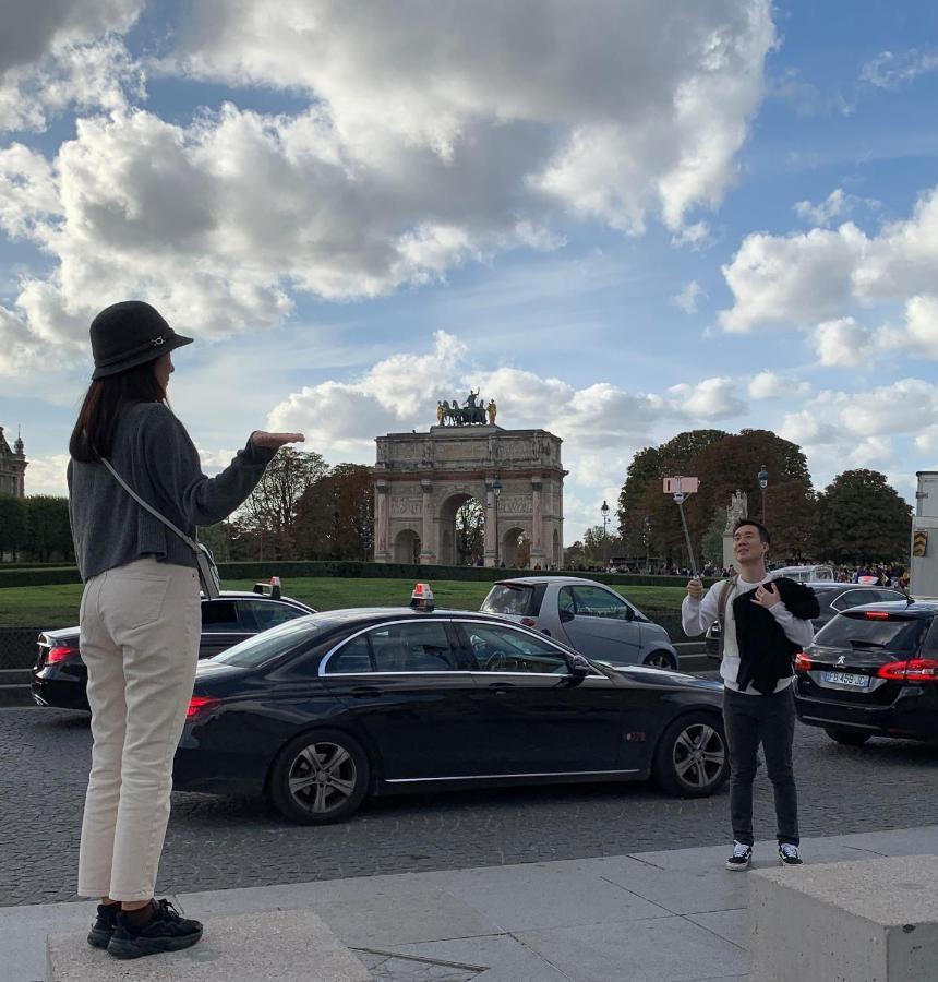 Near Louvre, * Paris