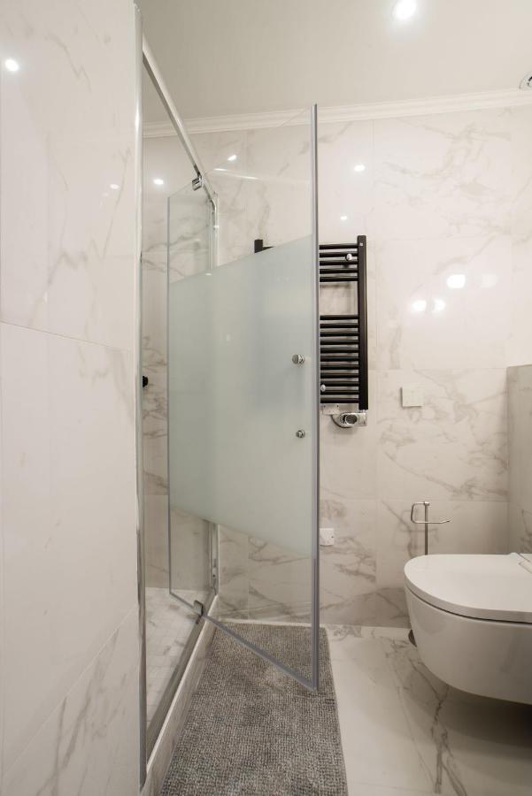Apartment Sartre : Au Coeur De La Rive Gauche, Neuf, Design, 2/4 Personnes *