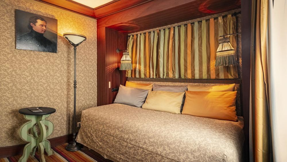 Bourg Tibourg Hotel Paris