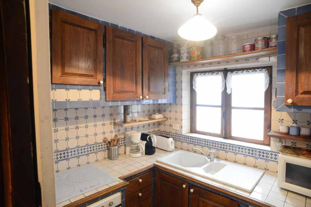 Apartment Typical Marais 3 Bedroom - Beaubourg *