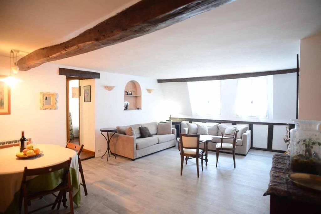 Typical Marais 3 Bedroom - Beaubourg Apartment