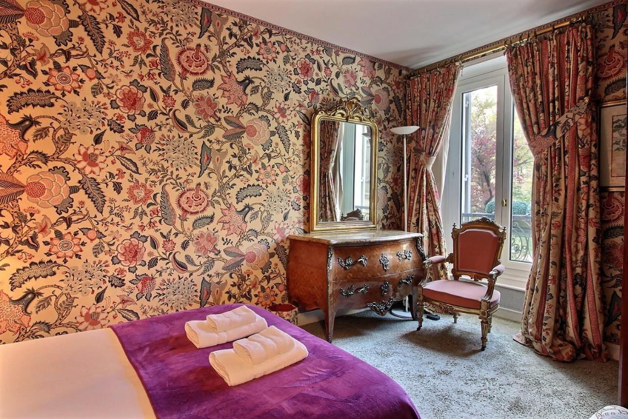 105390 - 4 Personnes à Paris