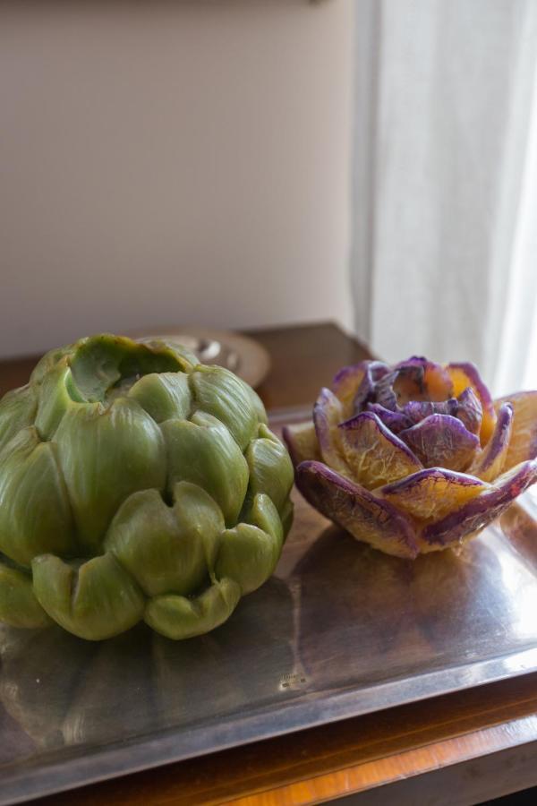 Veeve - Muted Beauty In Batignolles Appartement
