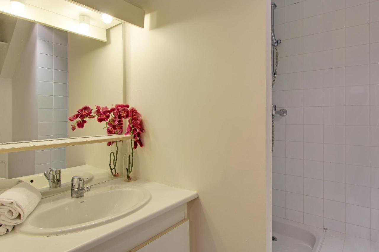S09278 - With Patio For 3 People, Grand Boulevards Appartement Paris