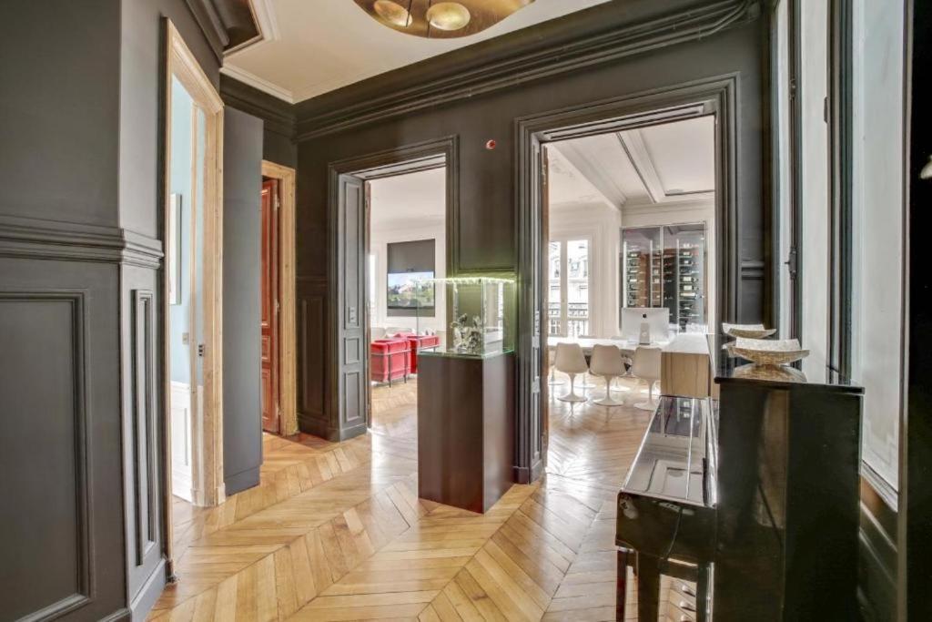Luxurious Penthouse Near Champs Elysées&front Of Eiffel Tower *