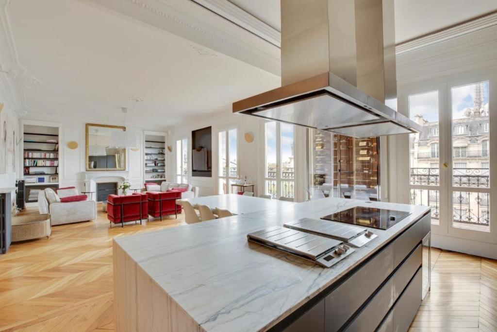 Luxurious Penthouse Near Champs Elysées&front Of Eiffel Tower Paris