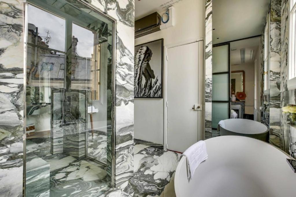 Luxurious Penthouse Near Champs Elysées&front Of Eiffel Tower Paris