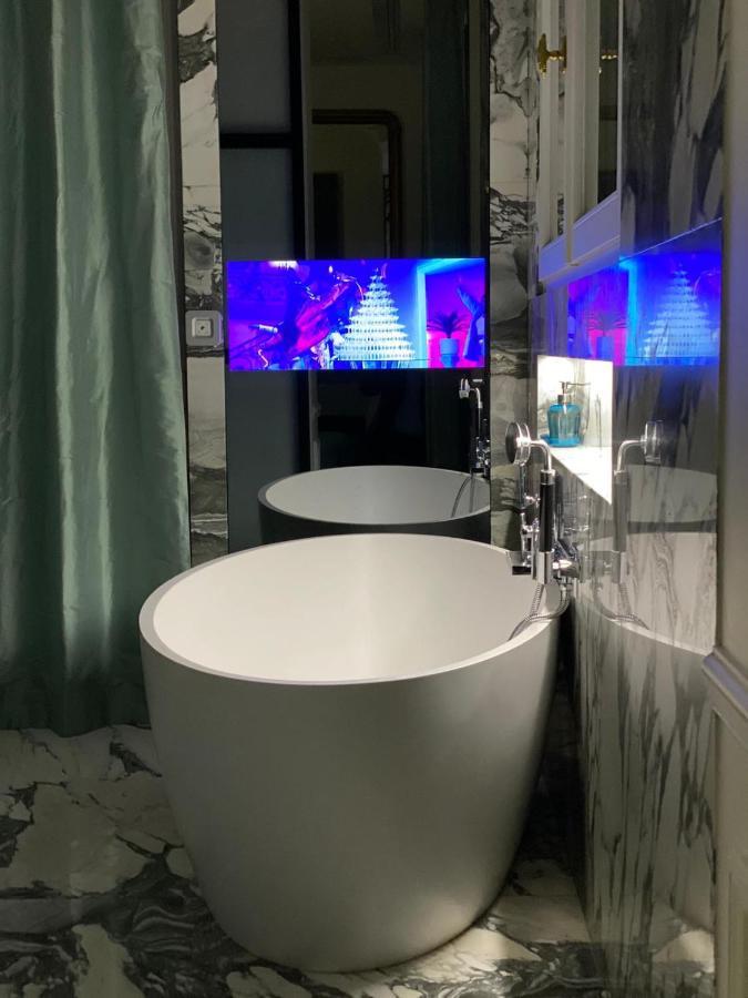 Luxurious Penthouse Near Champs Elysées&front Of Eiffel Tower Paris
