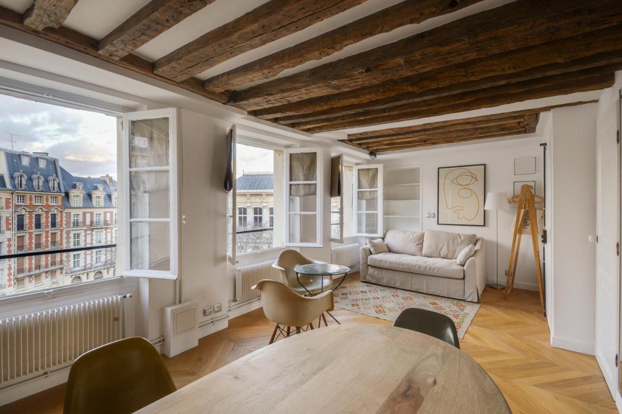 Appartement Cosy & Bright Under The Beams On Place Dauphine Id 319 *