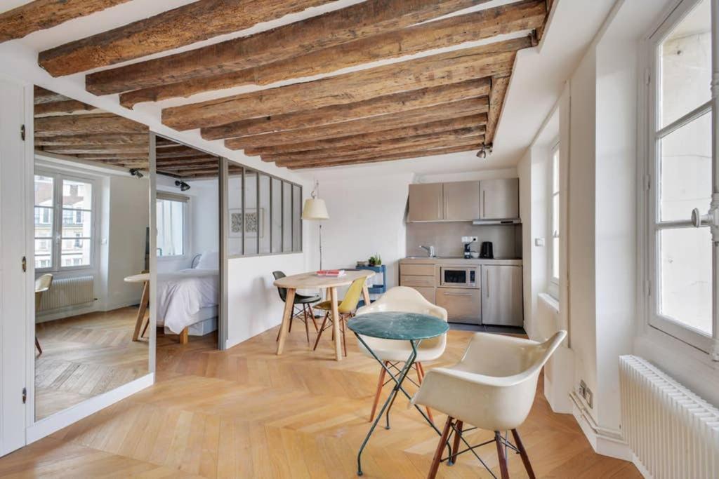 Appartement Cosy & Bright Under The Beams On Place Dauphine Id 319 *