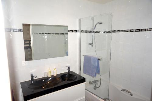 Apartment Short