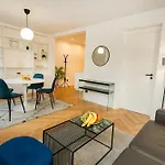 Cozy 2Br Near Champs-Elysees