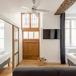 Suite Du Lion/Ac Historic Flat, Marais, 4-5 Guests