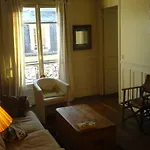 Nice Sunny Flat Near Eiffel Tower