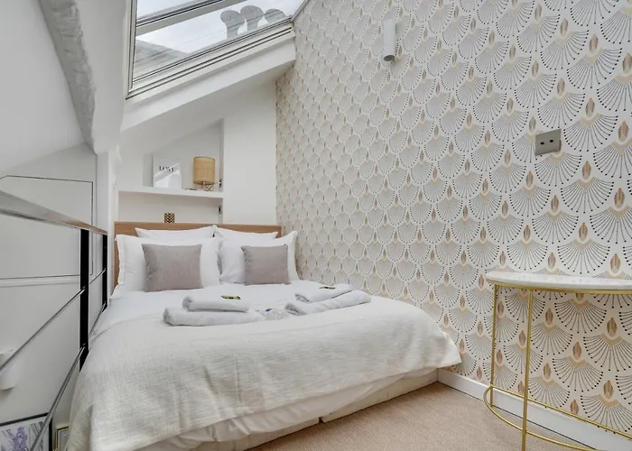 Amazing Historical Parisien Loft Next To Louvre Area-4