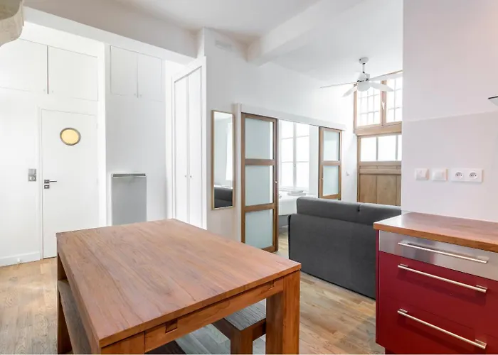 Suite Du Lion/Ac Historic Flat, Marais, 4-5 Guests