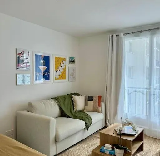 Newly Refurbished Modern Studio