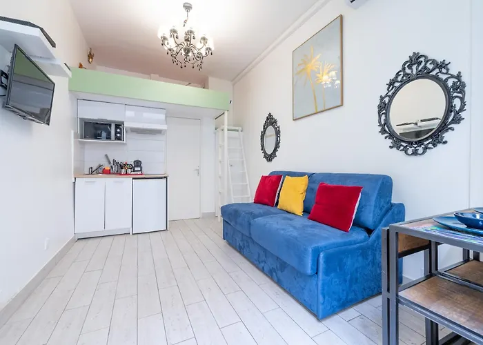 Little boudoir of Champs-Elysées