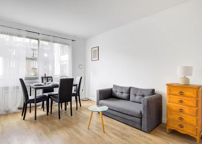 Lea Suite Beautiful Parisian Studio
