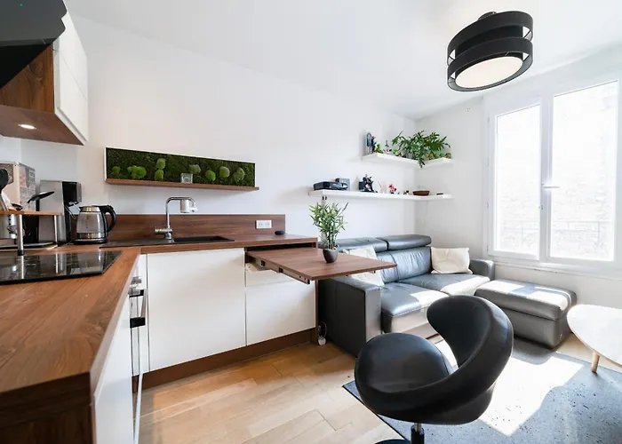 Superb Bright Apartment