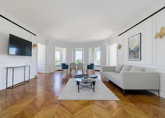 Luxury Apartments - Avenue Montaigne