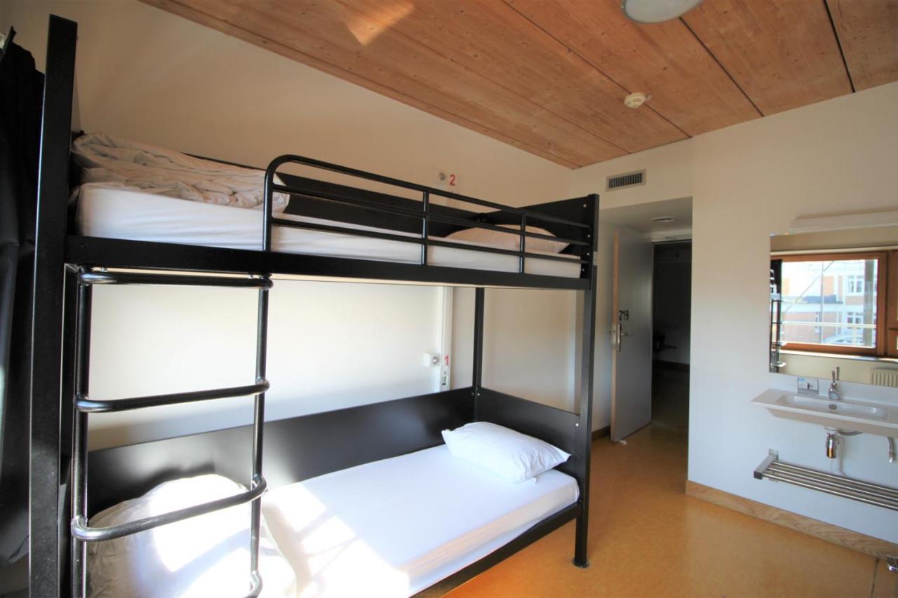 Hi Yves Robert Hostel Paris