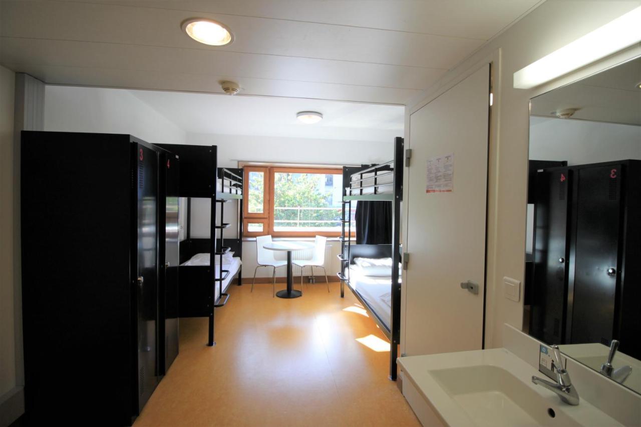 Hostel Hi Yves Robert *