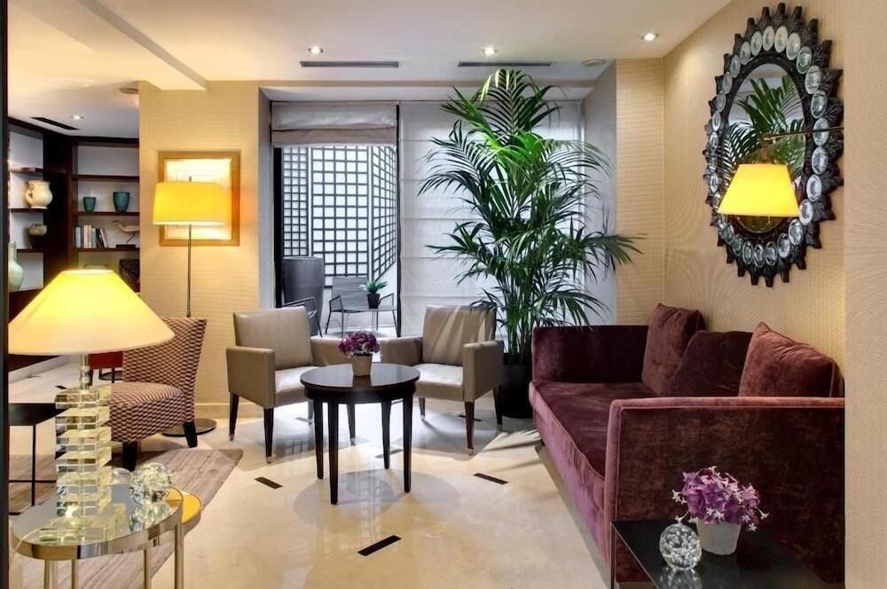 Le Senat Hotel