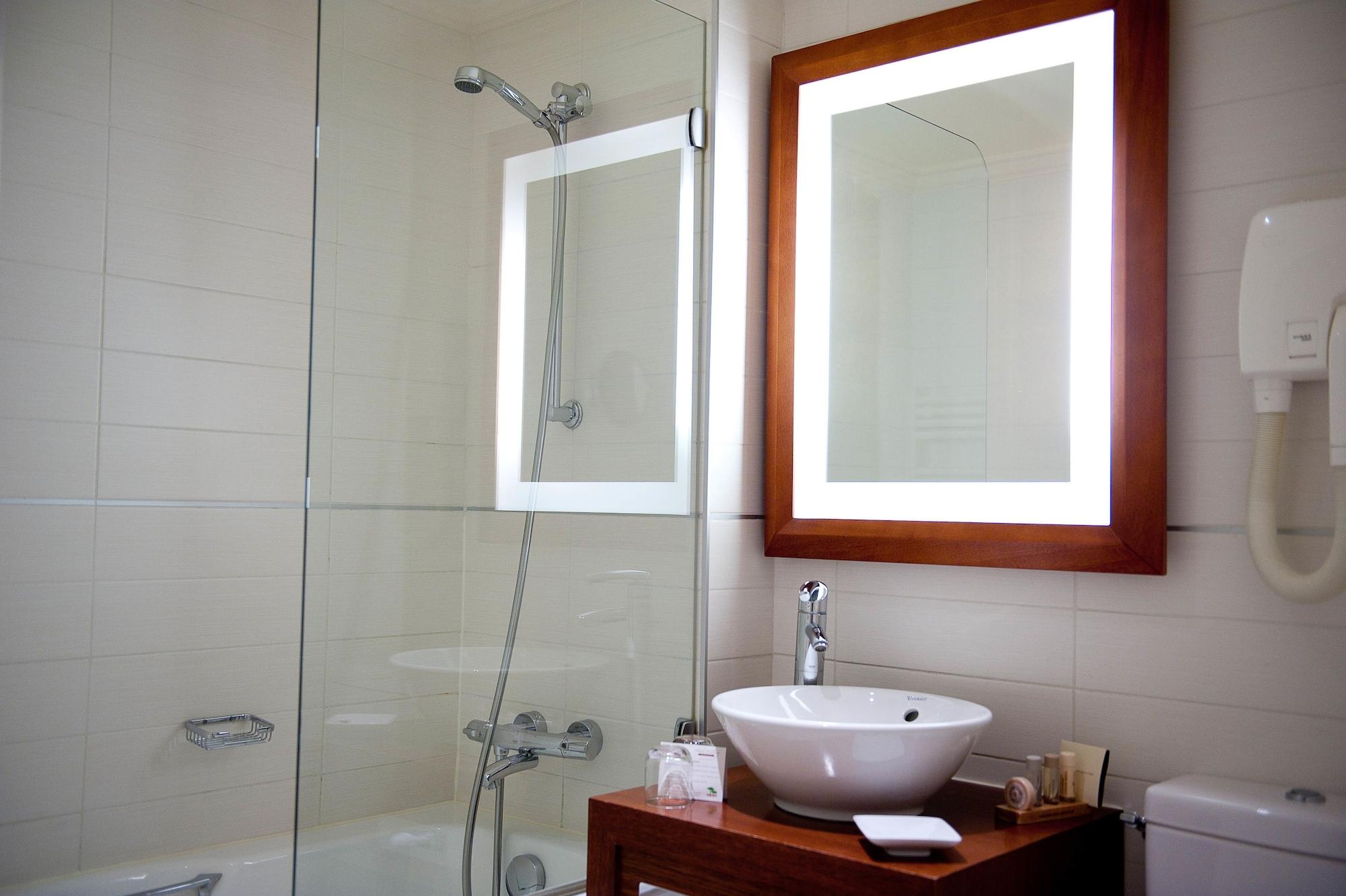 Hotel Westside Arc De Triomphe 4*