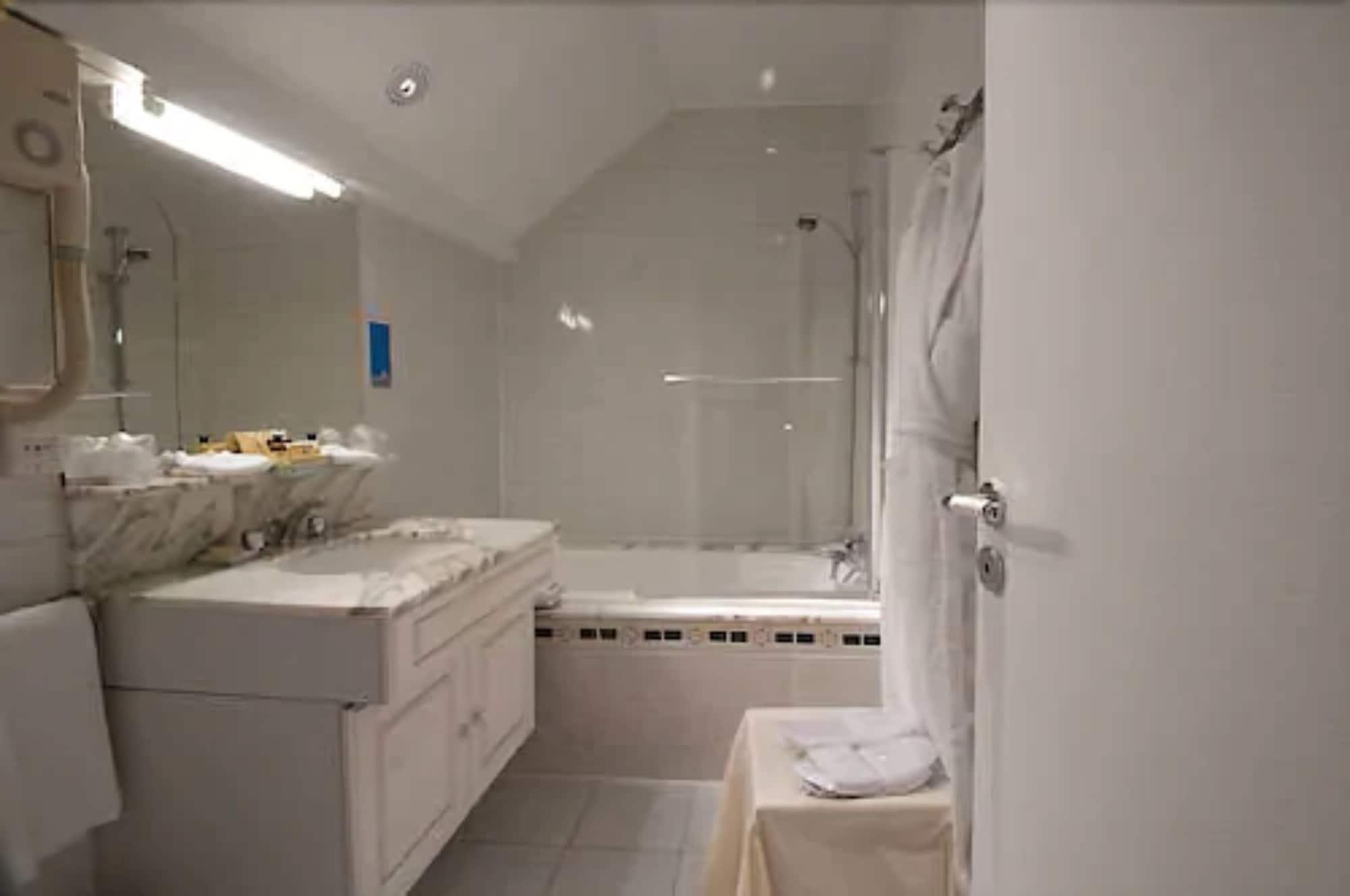 Relais Du Vieux 4*