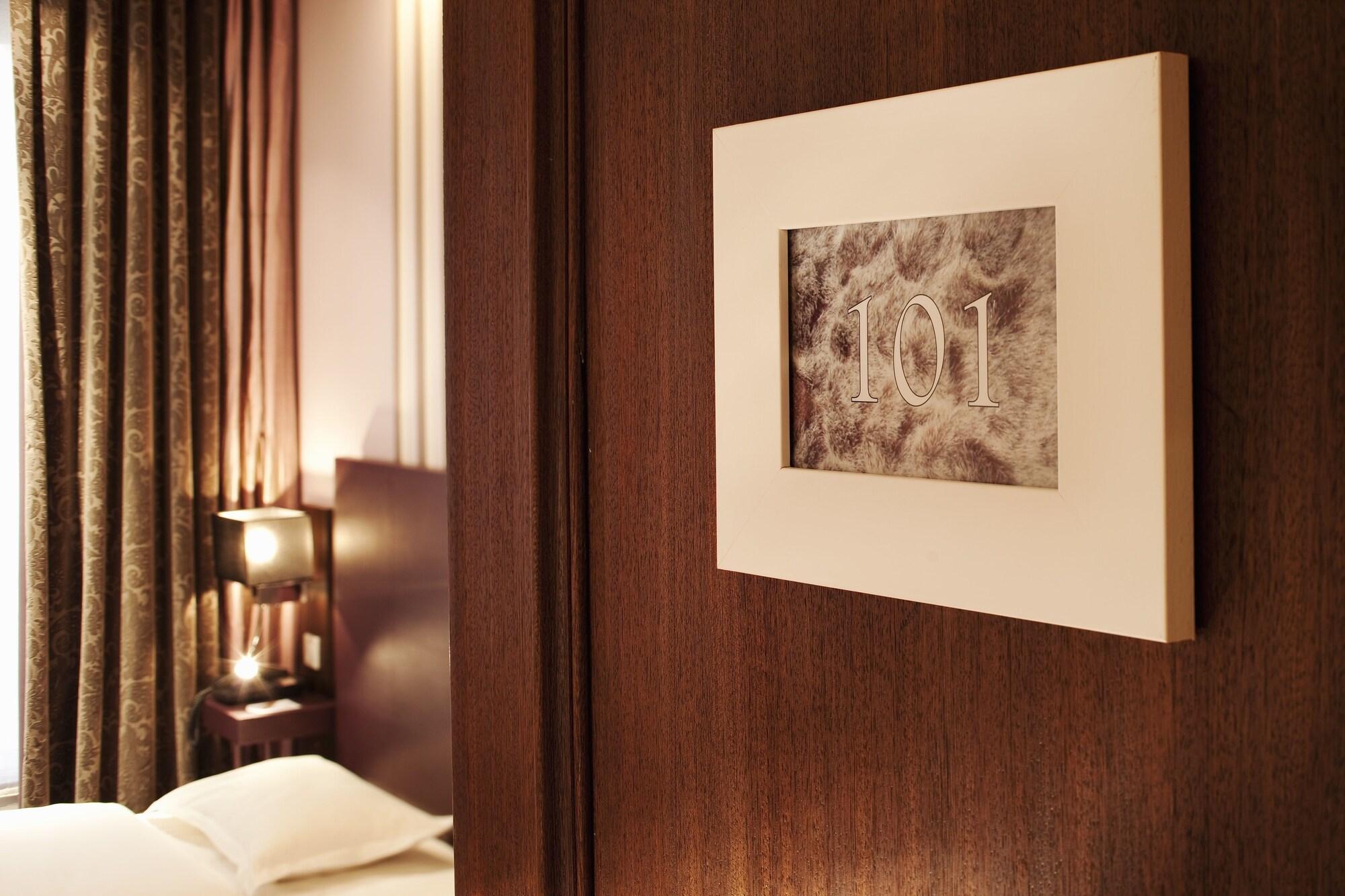 Hotel Star Champs-elysees 4*